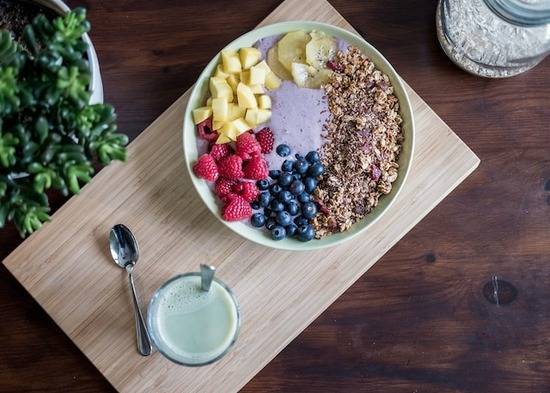  A bowl of granola and fruit